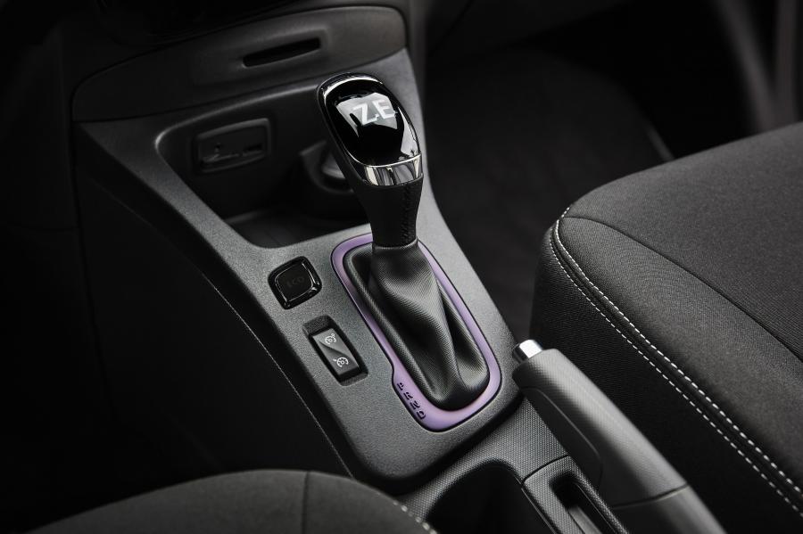 Детали интерьера Renault Zoe Z.E. 40 R110 2018 года  (WW) (фото 13 из 28)